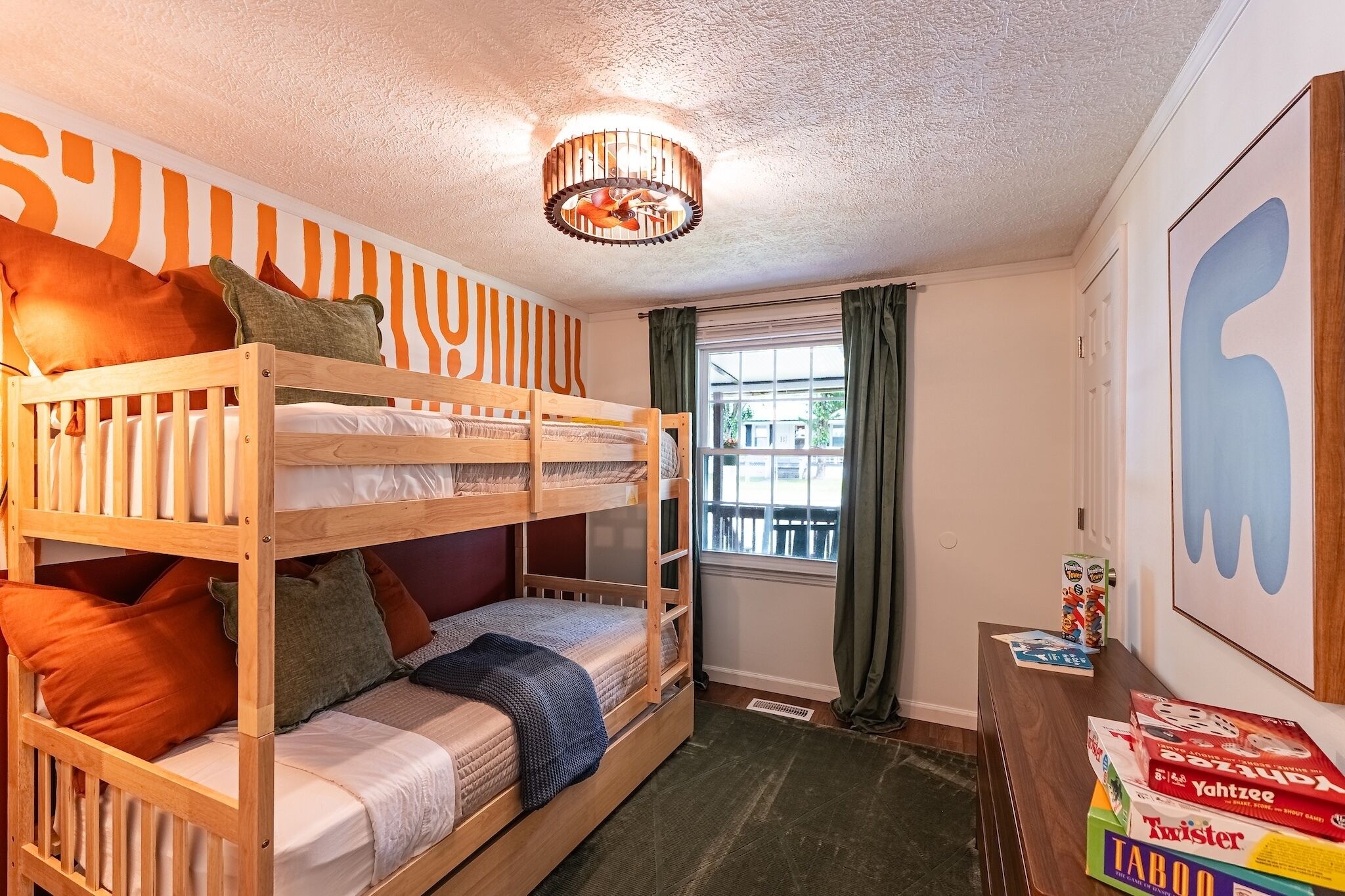 3 bedrooms, iron/ironing board, free WiFi, bed sheets