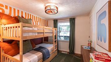 3 bedrooms, iron/ironing board, free WiFi, bed sheets