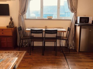 Cottage | Dining - The Hideaway (Tintagel)