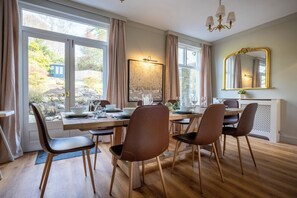 Dining - Marina View (Windermere)