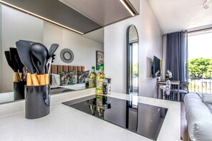 Interior - Sip and Stay: Balcony Studio in Rosebank (Johannesburg)