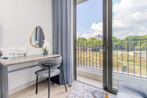 Interior - Sip and Stay: Balcony Studio in Rosebank (Johannesburg)