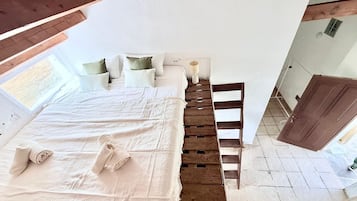 Iron/ironing board, Internet, bed sheets