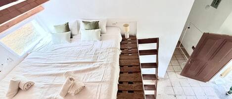 Iron/ironing board, internet, bed sheets