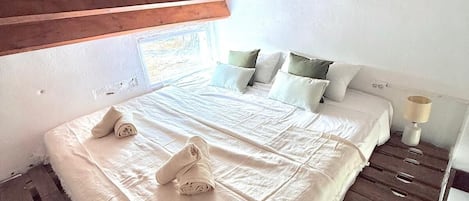 Fer et planche à repasser, accès Internet, draps fournis