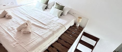 Iron/ironing board, internet, bed sheets