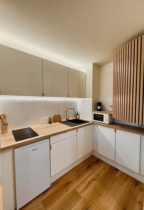 Fridge, microwave, stovetop, coffee/tea maker - FLOK Horizon - Studio Premium, Lake and Nature (Malbuisson)
