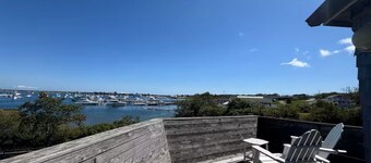 Guppy Cottage-3BR 3BA-Views of Great Salt Pond