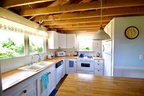 Private kitchen - Charming 3BR Cottage on Pilot Hill (New Shoreham)