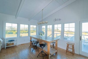 Dining - Modern Coastal Escape/ Ocean Views  4BR/4BA /AC (New Shoreham)