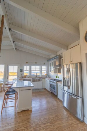 Fridge, microwave, oven, stovetop - Modern Coastal Escape/ Ocean Views  4BR/4BA /AC (New Shoreham)