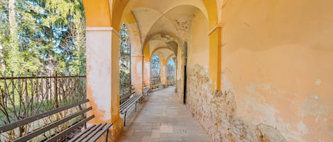 Enceinte de lâhĂ©bergement