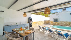 Outdoor dining - Villa Alonso Linares Nerja by Ruralidays (Málaga)