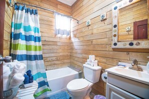 Hair dryer, towels, soap, toilet paper - 4 br/ Oceanview/Pool/Walk to Centar of San Pedro (San Pedro)