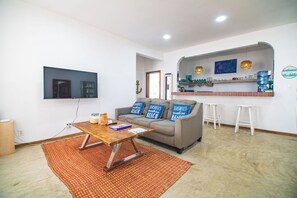 Living area - 4 Bedroom Oceanview in Private Villa (San Pedro)