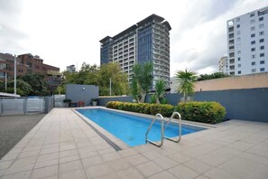 Pool - City Studio with Parking and Views (Auckland Central)