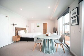 Iron/ironing board, WiFi, bed sheets - Princes Wharf Harbour View Studio (Auckland Central)