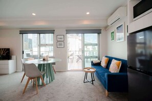 TV - Princes Wharf Harbour View Studio (Auckland Central)