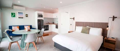 Iron/ironing board, WiFi, bed sheets
