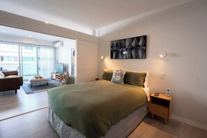 Iron/ironing board, WiFi, bed sheets - Princes Wharf 1 Bedroom Apartment (Auckland)