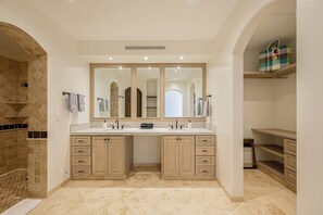 Bathroom - Oceanview Penthouse Beachclub and Yacht Membership (San José del Cabo)