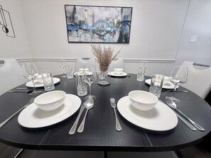 Dining - Wonderful stylish 2 King bed 1.5 bath home (Pittsburgh)