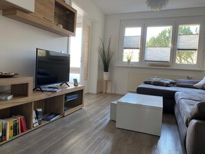 Living area - Vacation apartment near the beach in Kühlungsborn with 2 terraces, dog allowed (2-4 pers) (Kühlungsborn)