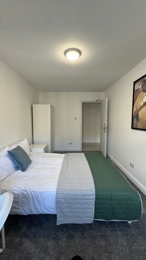 Room - Spacious 3-Bedroom Flat in Central Leeds (Leeds)