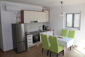 Fogão, cooktop, lava-louças, cafeteira/chaleira