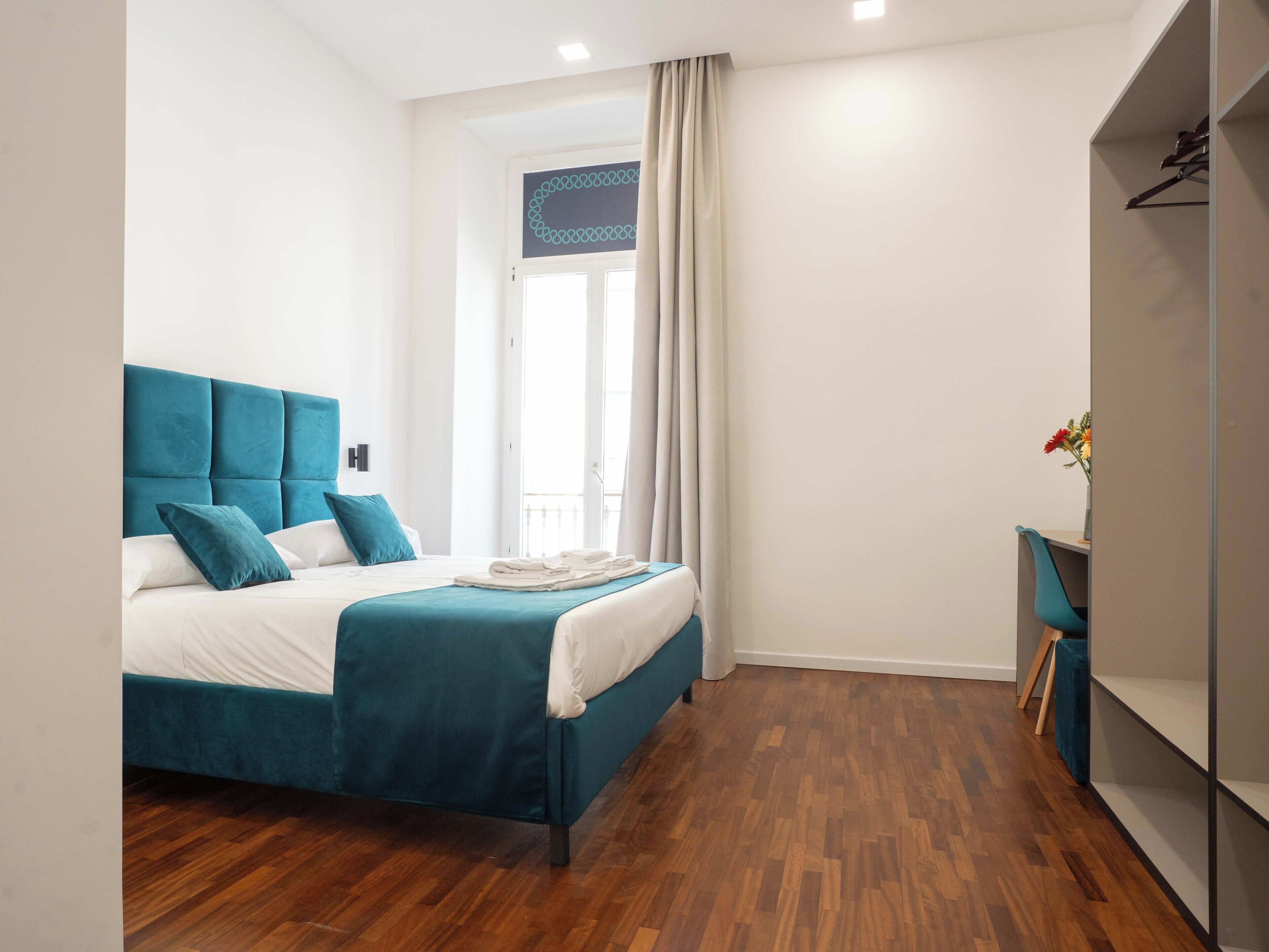 Familie vierpersoonskamer, uitzicht op de stad