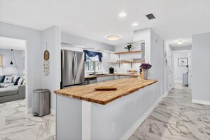 Interior - Sonnenhaus! 2 Blocks from Beach Access! (Redington Beach)