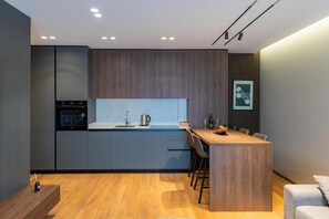 Luxury Apartment, Balcony, City View | Private kitchen
