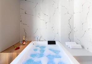 Luxury Suite, Balcony, City View | Spa