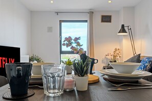 Interior - Luxury High-Rise flat next to Wembley stadium (Wembley)