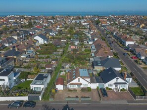 Exterior - Modern 3-Bed Home Whistable Stay - Pass the Keys (Whitstable)