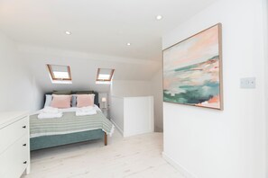 Iron/ironing board, free WiFi, bed sheets - Charming 2BR Cottage in Richmond, 20 mins C London - Pass the Keys (Richmond)