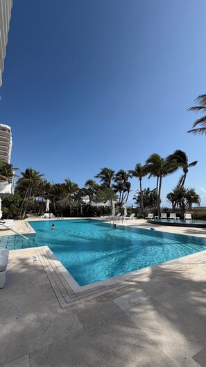 Pool - Ocean Front 1BA 1.5BA in Miami Beach (Miami Beach)