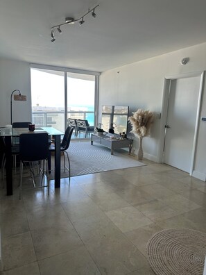 Dining - Ocean Front 1BA 1.5BA in Miami Beach (Miami Beach)