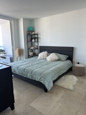 Room - Ocean Front 1BA 1.5BA in Miami Beach (Miami Beach)