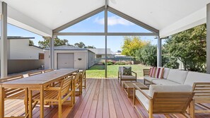 Outdoor dining - Timber Mill Cottage - Mansfield (Mansfield)