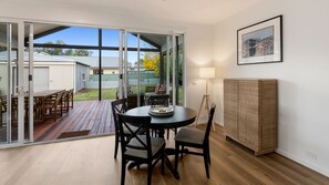 Dining - Timber Mill Cottage - Mansfield (Mansfield)