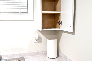 Interior - Modern New 2BR Suite Wi-Fi, Netflix & Parking (Saskatoon)