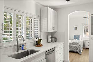 Private kitchen - Renovated Naples Home, Heated Pool/Spa, Near 5th Ave & Beaches, High Walkability (Naples)