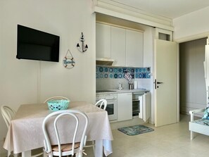 Private kitchen - Cozy studio apartment 500 m from the sea (San Bartolomeo al Mare)