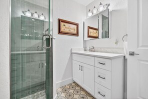 Hair dryer, towels - Coconut Villa Suite 2 (Redington Shores)
