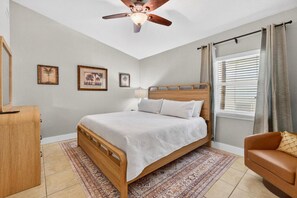 Desk, iron/ironing board, WiFi, bed sheets - Coconut Villa Suite 2 (Redington Shores)