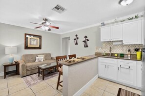 Interior - Coconut Villa Suite 2 (Redington Shores)