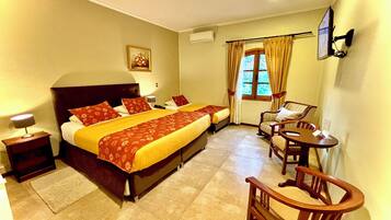In-room safe, bed sheets