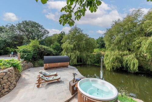 Starry Skies – Luxury Nature Retreat in Cornwall