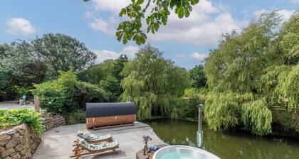 Starry Skies – Luxury Nature Retreat in Cornwall